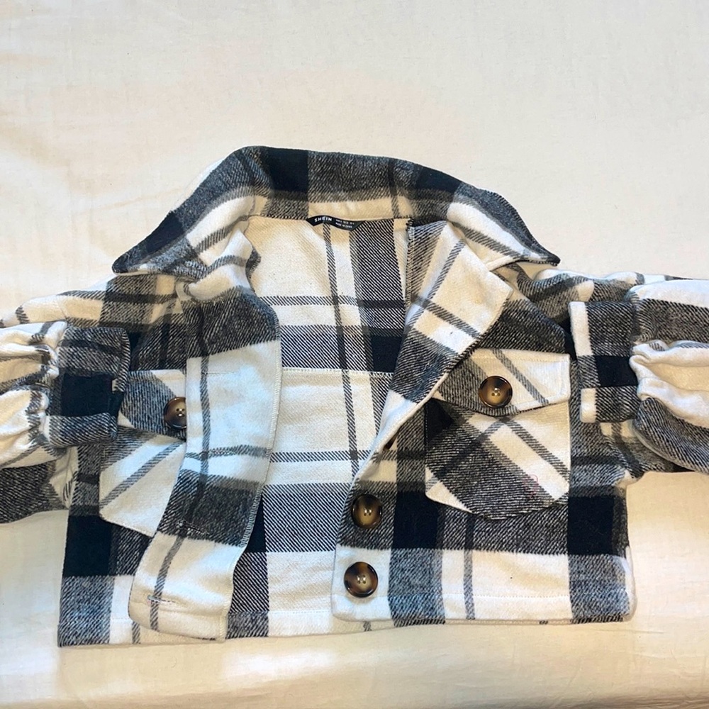 Cropped flannel.